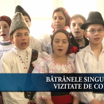 Bătrânele singure vizitate de copii