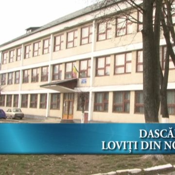 Dascălii loviţi din nou