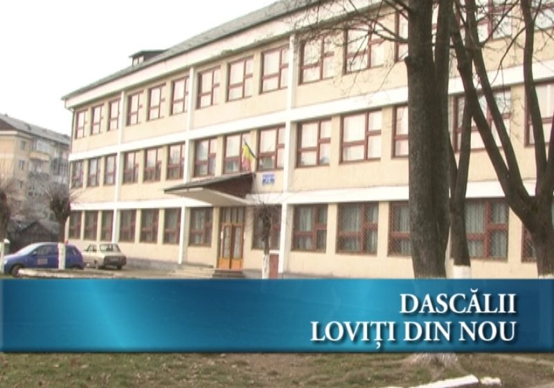 Dascălii loviţi din nou