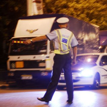 Fără permis şi cu marfa confiscată