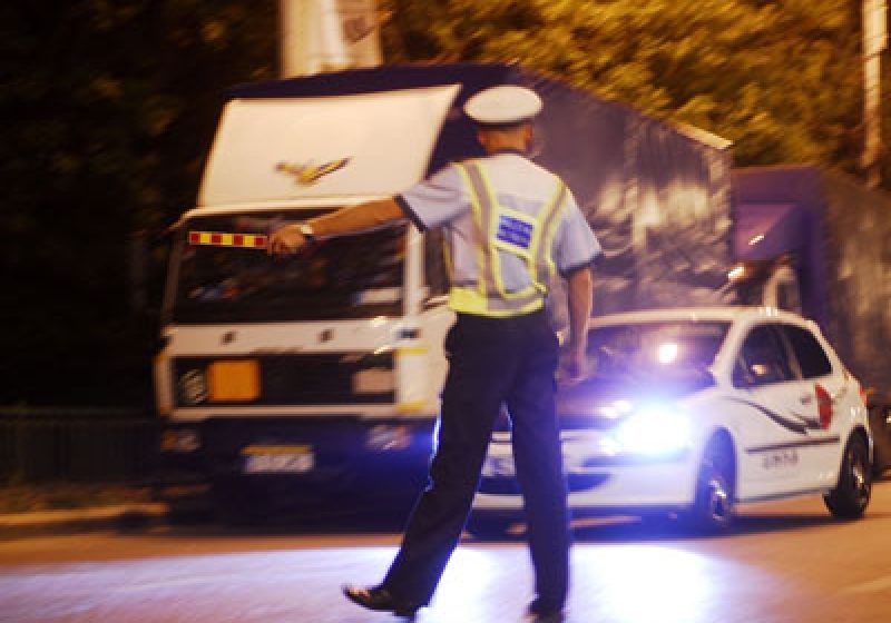 Fără permis şi cu marfa confiscată