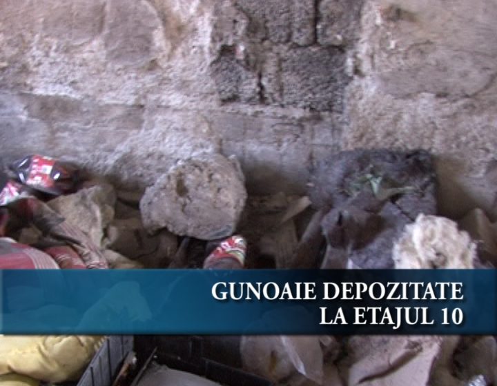 Gunoaie depozitate la etajul 10