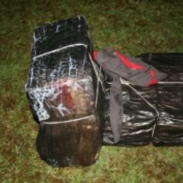 300.000 ţigarete de provenienţă ucraineană descoperite într-o criptă în cimitir.
