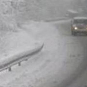 Circulaţia rutieră în Pasul Prislop se desfăşoară în condiţii de iarnă