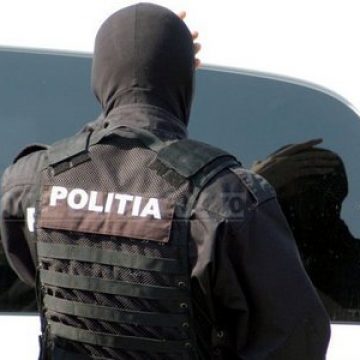 Descinderi pentru destructurarea unor traficanţi de arme Descinderi pentru destructurarea unor traficanţi de arme