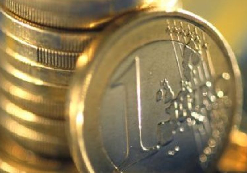 Guvernul va decide până la finele lunii aprilie în privinţa datei de adoptare a monedei euro