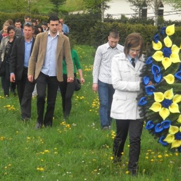 TNL-iştii comemorează astăzi 58 de ani de la moartea marelui om politic Gheorghe I. Brătianu. TNL-iştii comemorează astăzi 58 de ani de la moartea marelui om politic Gheorghe I. Brătianu.