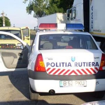 Cinci tineri au fost implicaţi în această dimineaţă într-un grav accident de circulaţie, pe DN 19, la ieşirea din localitatea Remeţi