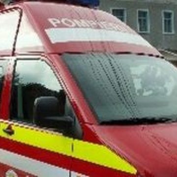 Un băieţel de 2 ani a fost accidentat de un autoturism în timp ce se juca în parc