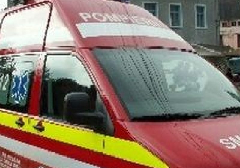Un băieţel de 2 ani a fost accidentat de un autoturism în timp ce se juca în parc