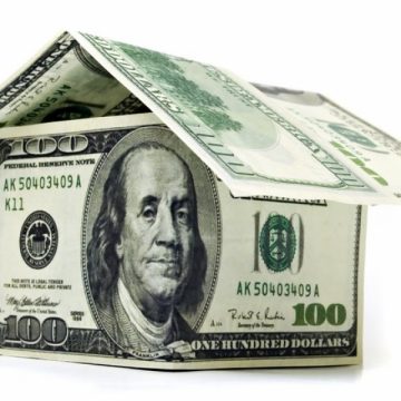 Speriaţi de criza economică, românii renunţă la achiziţia de case şi maşini