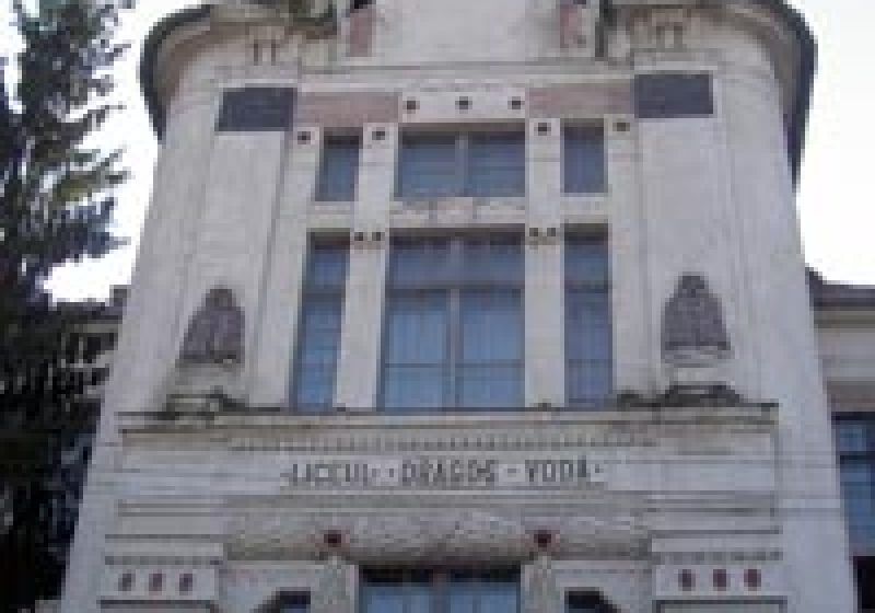 Sala festiva a Colegiului Naţional "Dragoş Vodă" a găzduit astăzi Targul Ofertelor Educaţionale