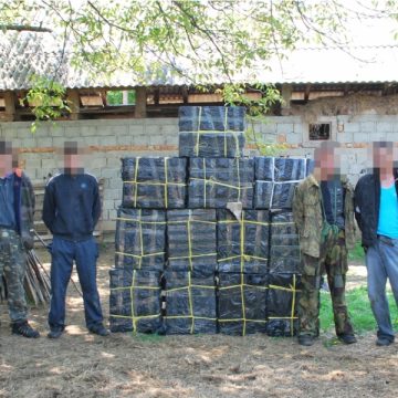 Poliţiştii de frontieră au capturat 6.000 pachete de ţigări