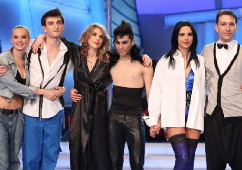 Finala Dansez pentru tine: Corina Bud şi Edy Vasile au câştigat marele premiu al sezonului 1 Finala Dansez pentru tine: Corina Bud şi Edy Vasile au câştigat marele premiu al sezonului 1