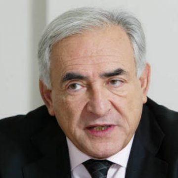 Dominique Strauss-Kahn a demisionat din funcţia de director al FMI