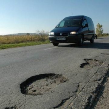 Consilierii băimăreni au aprobat Programul de lucrări pentru întreţinerea şi repararea drumurilor judeţene pe acest an Consilierii băimăreni au aprobat Programul de lucrări pentru întreţinerea şi repararea drumurilor judeţene pe acest an
