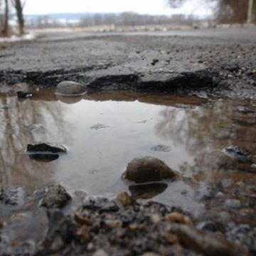 Consiliul Judeţean va dezbate în şedinţa de azi situaţia drumurilor judeţene
