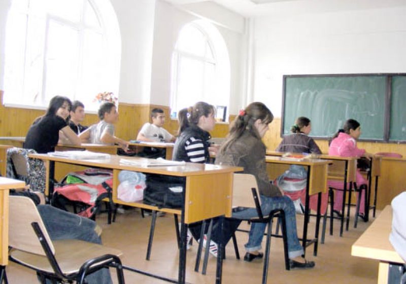 A început distribuirea broşurilor ce cuprind toate informaţiile legate de evaluarea naţională şi admiterea în liceu A început distribuirea broşurilor ce cuprind toate informaţiile legate de evaluarea naţională şi admiterea în liceu
