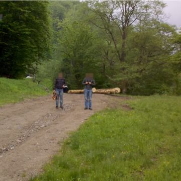 Doi georgieni reţinuți pentru că au trecut ilegal frontiera din Ucraina în România Doi georgieni reţinuți pentru că au trecut ilegal frontiera din Ucraina în România