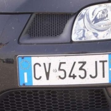 Un maramureşean a fost prins la Petea cu o maşină furată din Italia