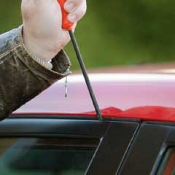 Un bărbat din Harghita a fost prins la frontiera din Satu Mare cu o mașină furată din Suedia