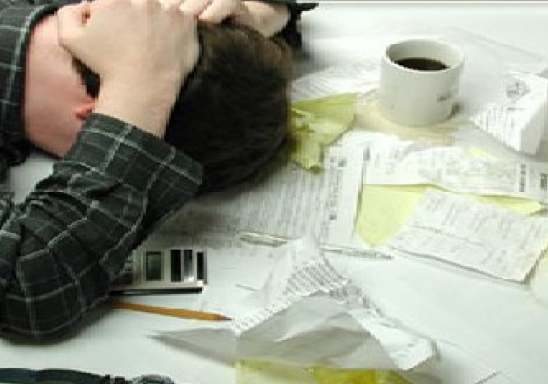 Guvernul va desfiinţa în vară 7.000 de posturi