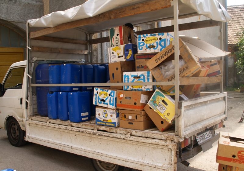 Aproape 2.000 litri de alcool au descoperit poliţiştii de frontieră din Carei în două maşini oprite la control Aproape 2.000 litri de alcool au descoperit poliţiştii de frontieră din Carei în două maşini oprite la control