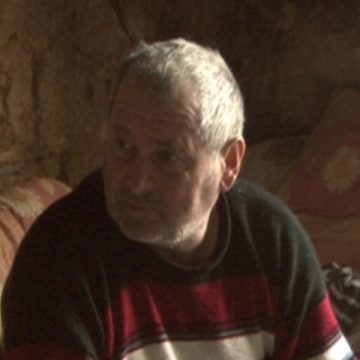Izolat, bolnav şi într-o situaţie disperată Izolat, bolnav şi într-o situaţie disperată