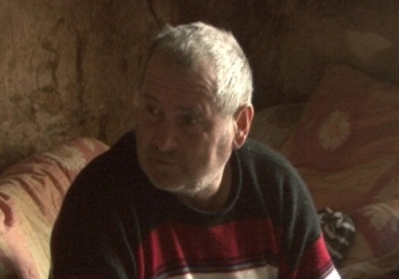 Izolat, bolnav şi într-o situaţie disperată Izolat, bolnav şi într-o situaţie disperată