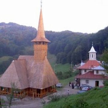 Un blestem vechi de sute de ani îi bântuie pe localnicii unui sat din Maramureş