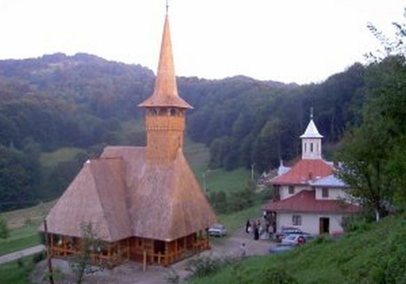 Un blestem vechi de sute de ani îi bântuie pe localnicii unui sat din Maramureş