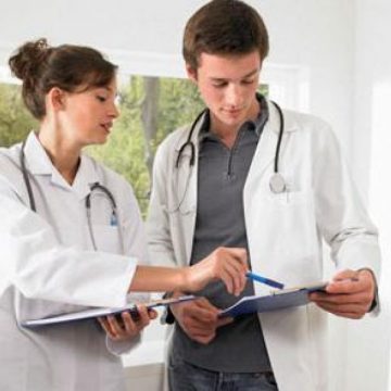 Unităţile sanitare sau cabinetele medicilor de familie pot angaja medici cu competenţe limitate