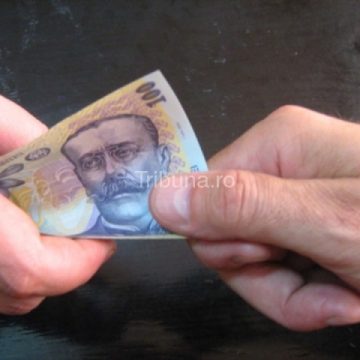 Maior SRI acuzat că a luat mită promiţând angajări în Serviciu şi Parlament, trimis în judecată