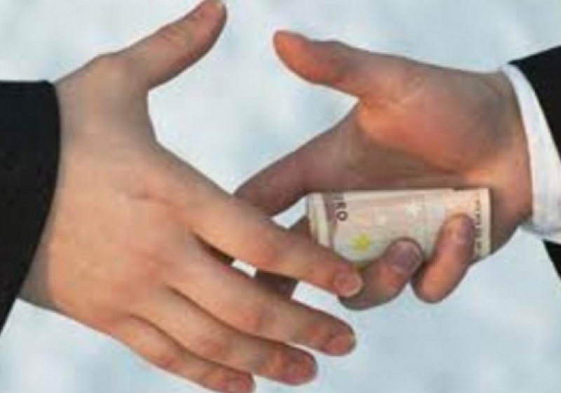 Un bărbat din Poienile de Sub Munte este anchetat pentru tentativă de mituire a unui poliţist de frontieră