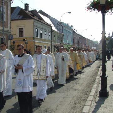 2000 de pelerini sosiţi la Sighet