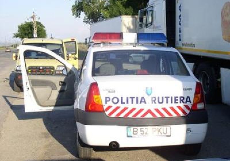 Un cetăţean din Borşa a provocat un accident încercând să scape de poliţişti Un cetăţean din Borşa a provocat un accident încercând să scape de poliţişti