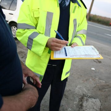 22 de sancţiuni contravenţionale la regimul circulaţiei rutiere acordate într-o zi