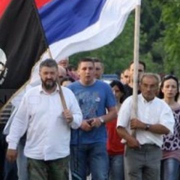 Două mii de sârbi din Bosnia au protestat faţă de arestarea lui Ratko Mladici şi "trădarea" Serbiei