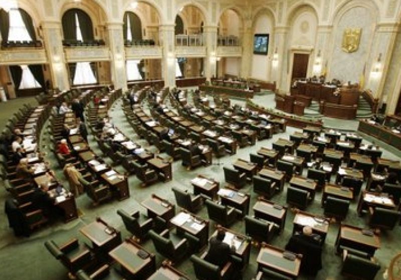 Senatul a adoptat obligativitatea controlului psihiatric pentru parlamentari, miniştri şi preşedinte Senatul a adoptat obligativitatea controlului psihiatric pentru parlamentari, miniştri şi preşedinte