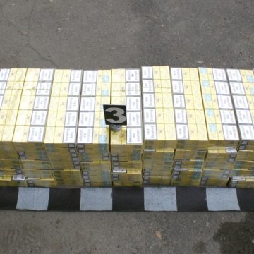 15.000 pachete de ţigări cu timbru fiscal ucrainean, provenite din contrabandă, au fost predate de poliţiştii de frontieră pentru a fi distruse