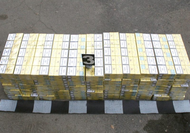 15.000 pachete de ţigări cu timbru fiscal ucrainean, provenite din contrabandă, au fost predate de poliţiştii de frontieră pentru a fi distruse