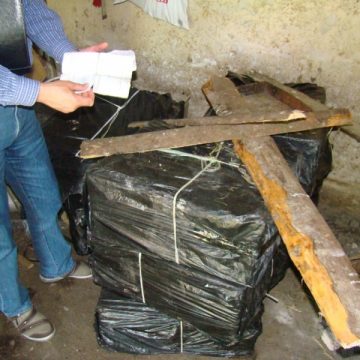 Poliţiştii de frontieră maramureşeni au confiscat în ultimele 24 de ore 137.200 țigarete provenite din contrabandă în valoare de aproximativ 57.000 lei Poliţiştii de frontieră maramureşeni au confiscat în ultimele 24 de ore 137.200 țigarete provenite din contrabandă în valoare de aproximativ 57.000 lei