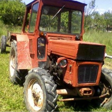 IPJ: Prins de polițiști conducând beat criță și fără să aibă permis un tractor neînmatriculat IPJ: Prins de polițiști conducând beat criță și fără să aibă permis un tractor neînmatriculat
