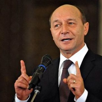 Convenţia Naţională a PDL – Candidaţii pentru preşedinţia partidului îşi prezintă moţiunile. Băsescu, cu lacrimi în ochi: Aveţi obligaţia să rămâneţi împreună
