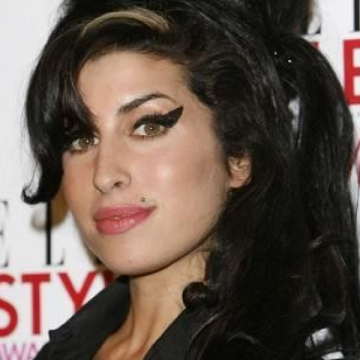 Amy Winehouse nu mai cântă la Bucureşti. Artista şi-a anulat turneul european Amy Winehouse nu mai cântă la Bucureşti. Artista şi-a anulat turneul european