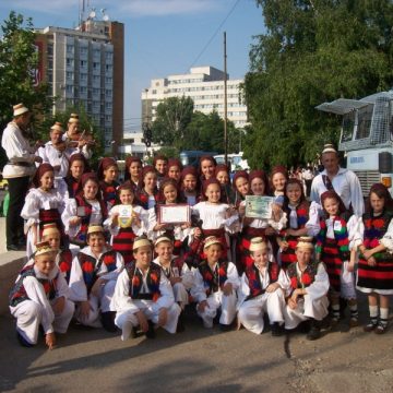 Ansamblul Mugurelul pe primul loc la festivalul "Căluşul românesc" Ansamblul Mugurelul pe primul loc la festivalul "Căluşul românesc"