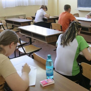 Emoţii mari printre elevii sigheteni: astăzi s-a dat startul examenului de Bacalaureat Emoţii mari printre elevii sigheteni: astăzi s-a dat startul examenului de Bacalaureat
