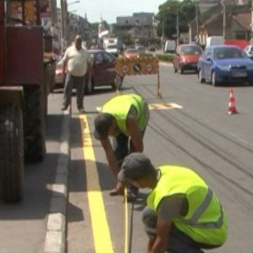 Sighetul a intrat într-o amplă campanie de trasare a marcajelor pietonale şi rutiere