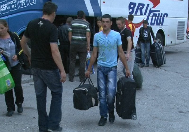 Baia Mare: Zeci de maramureseni s-au intors acasa dupa ce au fost fraieriti, batjocoriti si santajati de firma care i-a trimis la munca in Germania