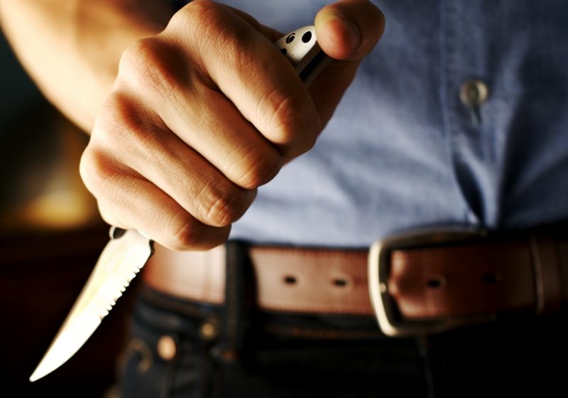 Un tanăr de 19   ani  din Sighet a ameninţat o vecină cu un cuţit de bucătărie